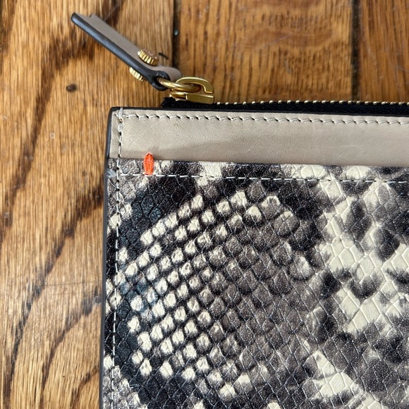 India Hicks Snakeskin Wristlet, BNWOT, 8.5” x 5.75” - Picture 4 of 8